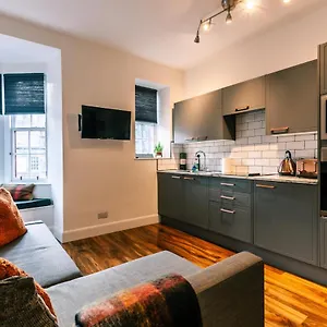  Apartment Writer's United Kingdom